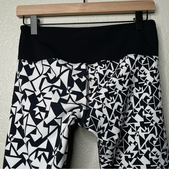 Lorna Jane Leggings Geometric Pattern Black & White Activewear Workout - Picture 9 of 13